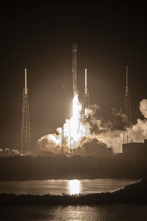 Falcon 9 Launches Eutelsat 10b Photos