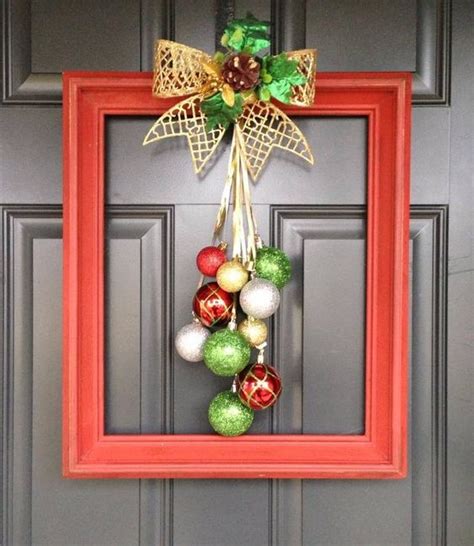 38 Stylish And Bold Christmas Frame Wreaths Digsdigs