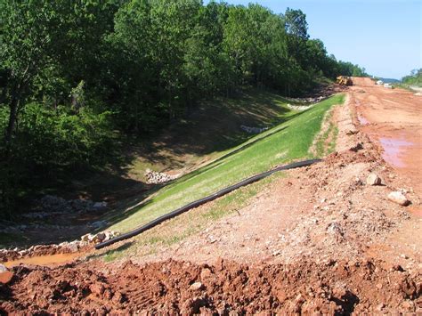 File:806.1.1.1 PHOTO 10 TEMPORARY SLOPE DRAINAGE.jpg - Engineering ...