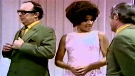 Shirley Bassey Diamonds Are Forever Smoke Gets In Your Eyes 1971 Live Youtube