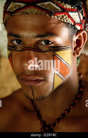 Close Up Retrato De Los Ind Genas De Am Rica Joven Vistiendo Un Poncho