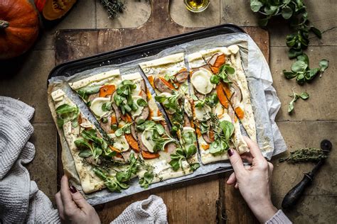 Vegetarischer Flammkuchen mit Kürbis Birnen und Ziegenkäse Klara Ida