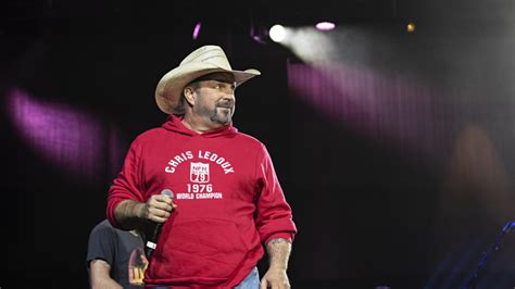 Garth Brooks Accusé De Viol Et Dagression Sexuelle Dans Un Procès