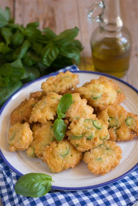 Frittelle Di Zucchine E Fiori Di Zucca Soffici E Gonfie Ricetta Veloce