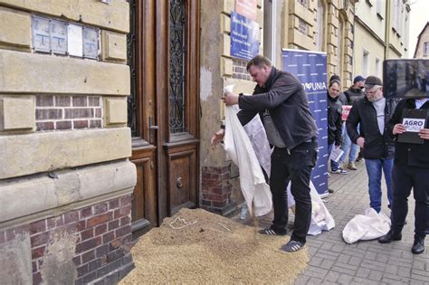 Prudnik Protest Rolnik W Przeciwko Nap Ywowi Ukrai Skiego Zbo A