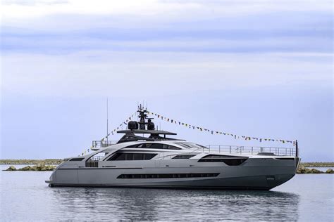 SuperyachtNews.com - Fleet - Pershing launches third 140 unit