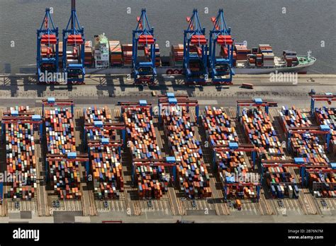 Containerschiffe An Liegeplatz Hhla Logistics Container Terminal