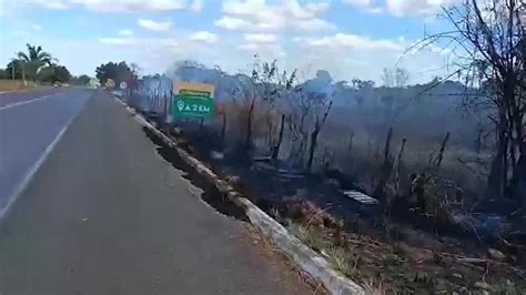 Vídeo Incêndio destrói vegetação à margem da BR 343 em Angical do