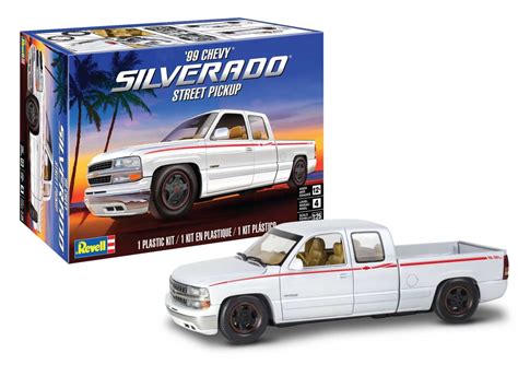 Plastic ModelKit MONOGRAM Auto 1999 Chevy Silverado Custom Pickup 1