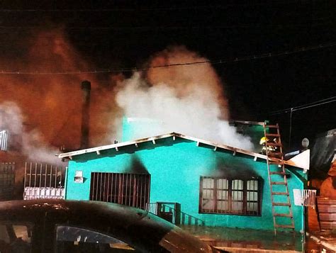 Incendio Destruyó Una Vivienda Diario El Sureño