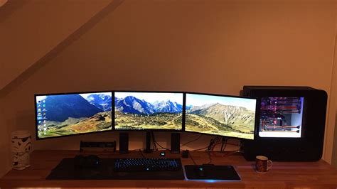 Desk setup with triple monitor and watercooled gaming pc Gaming Desk ...