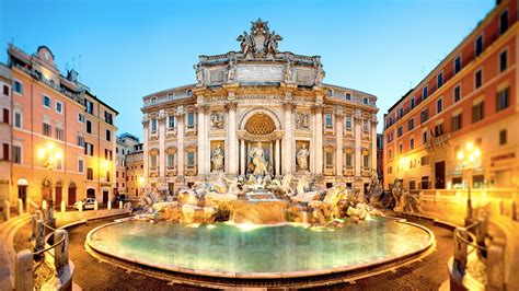 Quảng trường và đài phun nước Trevi itali