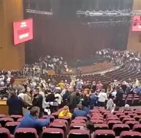 Sparatoria In Una Sala Da Concerto A Mosca Decine Di Morti E Feriti