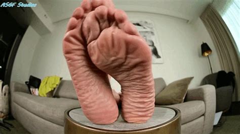 Latina GILF High Arches And Super Wrinkly Soles MP Amateur Soles Giantess And Footjobs