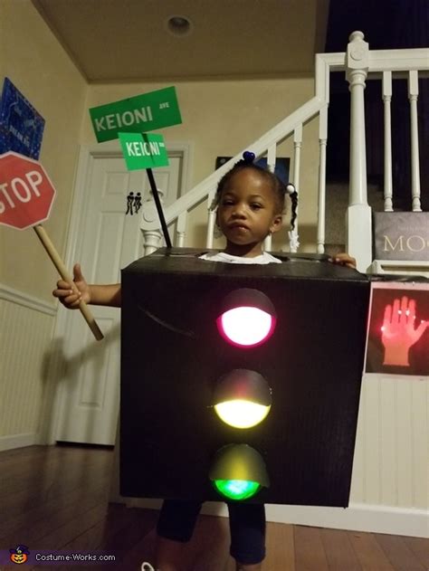 Traffic Light Costume | No-Sew DIY Costumes