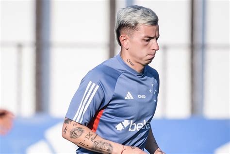 Treino Do Cruzeiro Conta A Presen A De Lvaro Barreal Em Campo O