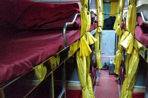 Overnight sleeper bus in India 🚌 NO it's not that bad 🚌 PHOTOS 🚌 Backpacking India travel ...