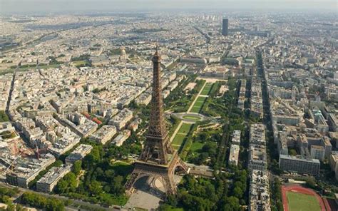 La Tour Eiffel Vue Du Ciel Découvrez De Superbes Photos Aériennes De