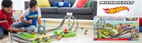 Hot Wheels Mario Kart Mario Circuit Track Set bilbana med två bilar i 1 64 skala GCP27