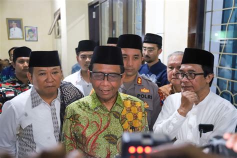 Mahfud Md Serahkan Polemik Batas Usia Capres Cawapres Ke Hakim Mk