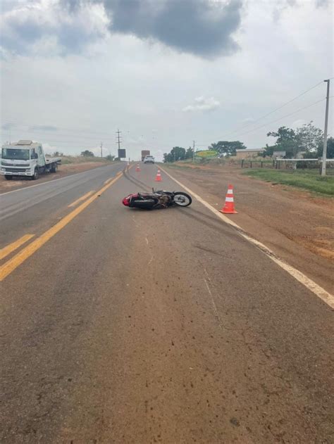 Col Der Carreta Invade Pista Contr Ria E Atinge Moto Deixando