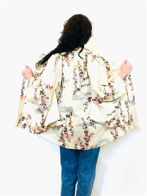 Vintage Haori Kimono Dyed Silk Kimono Cream Peach Floral Pattern