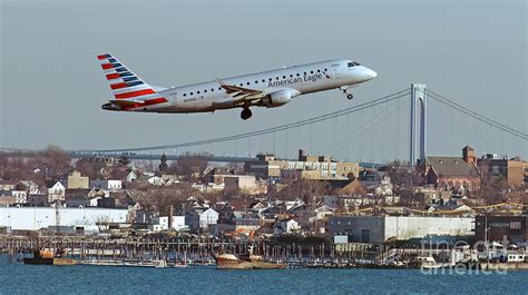 American Airlines Embraer 175 N128HQ Jet Takeoff at LaGuardia Airport ...