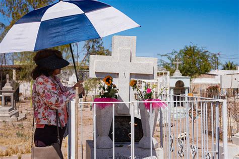 Familias Visitan Tumbas En D A De Las Madres Agencia Mm