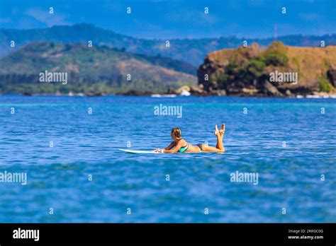 Sehr junges mädchen bikini Fotos und Bildmaterial in hoher Auflösung Alamy