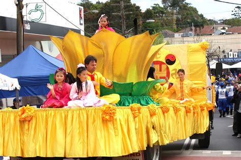 Falun Gong Returns To Granny Smith Festival In Australia Falun Dafa