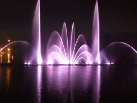 Кирпичи жизни =): Открылся самый большой в Европе фонтан Roshen