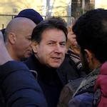 Giuseppe Conte Aggredito Da Un No Vax A Massa Colpito Al Volto M S