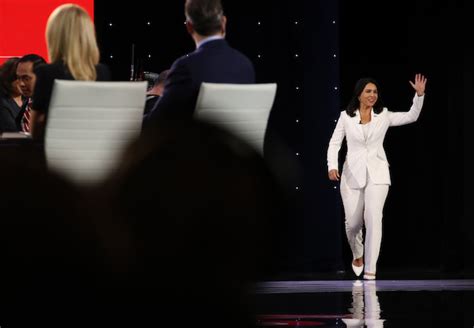 Tulsi Gabbard Steals Show At Dem Debate In Gorgeous White Pantsuit The Daily Caller