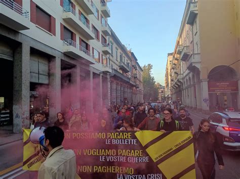 In Corteo Contro Il Caro Vita Contro Il Caro Bollette