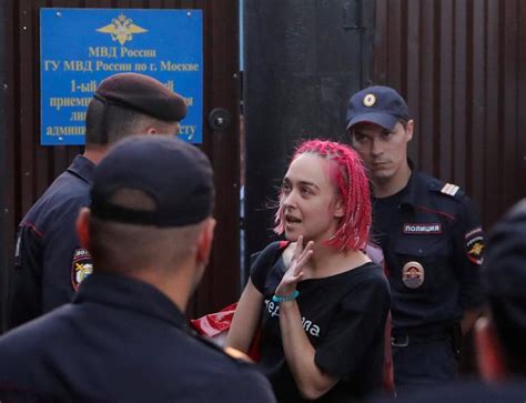 Des membres du groupe contestataire russe Pussy Riot de nouveau arrêtés