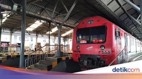 Kereta Galleri Stasiun Brambanan Terbaru