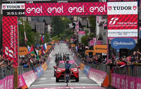 Giro D Italia A Sappada Andrea Vendrame Fa Il Supereroe BICITV