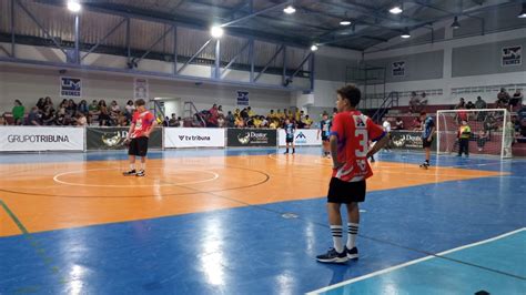 Express O Vence E Confirma Lideran A Do Grupo Do Masculino Da