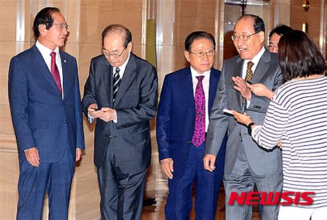 반기문 유엔 사무총장과 만찬 마친 노신영 전 총리와 원로들 네이트 뉴스