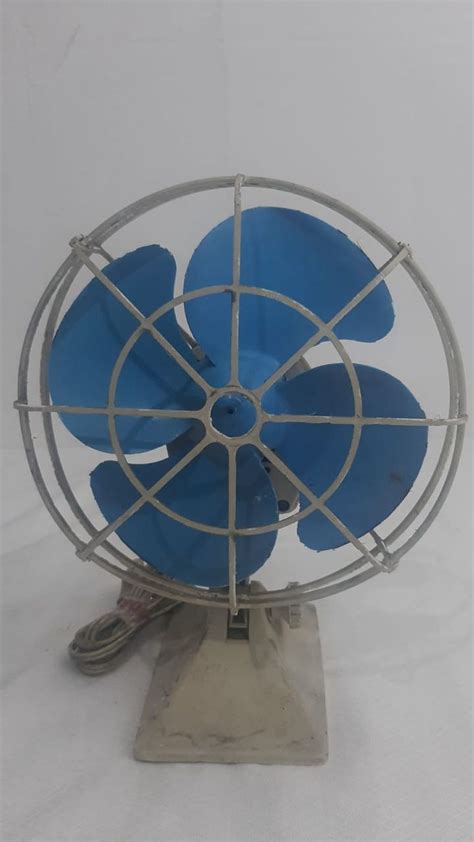 Antigo ventilador no estado REUZO LEILÕES