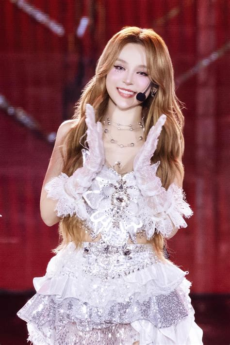 D N Hot Girl Tu I T T I S C C D N M Ng Y U Th Ch Su T Nhi U N M