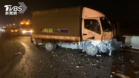 國三7車連環撞 轎車起火燃燒、駕駛送醫 Yahoo奇摩汽車機車