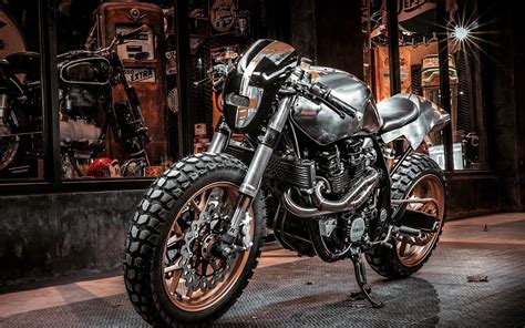 XJR Scram racer Inazuma café racer