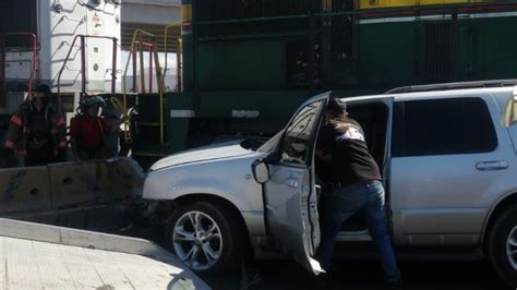 Ecatepec Tren embiste camioneta que intentó ganarle el paso La