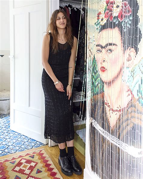 Clara, Paris 18ème - Inside Closet