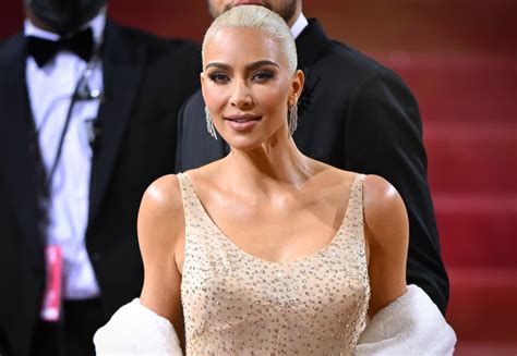 Kim Kardashian Ech A Perder El Vestido De Marilyn Que Us En La Met Gala