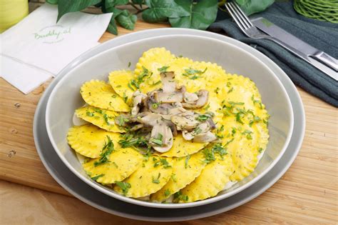 Zitronen Basilikum Ravioli Mit Pilzcremesauce Officebuddy