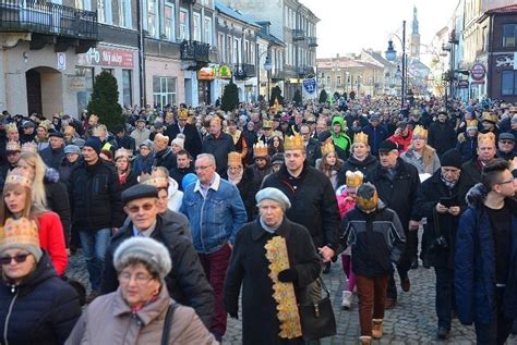 Orszaki Trzech Króli 2022 w regionie radomskim Barwne korowody przejdą