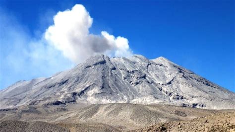 Perú Alerta por el proceso de erupción del volcán Ubinas RADIO DON