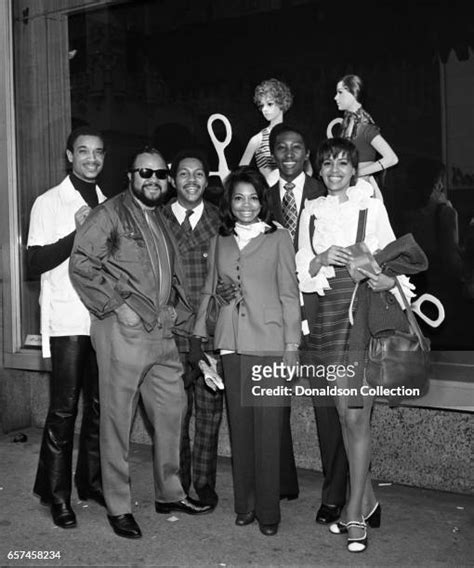 Marilyn Mccoo Photos And Premium High Res Pictures Getty Images